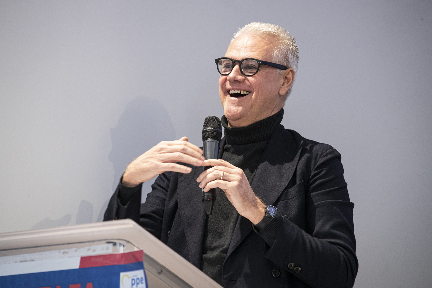 Manovra, Zangrillo: “Su pensioni si cambia, evitiamo fuga da ospedali e uffici”