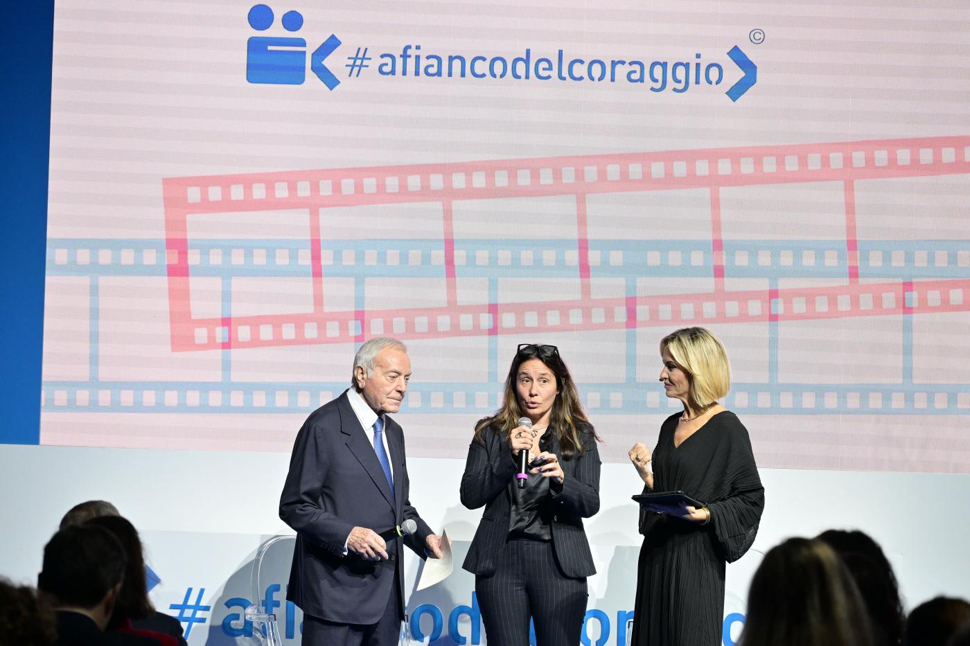 Tumori, uomini che amano le donne: a Roma il premio letterario di Roche