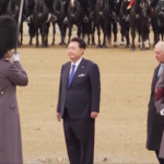 Londra, presidente Corea del Sud accolto con gli onori militari a Buckingham Palace