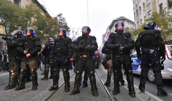 Milano, 23enne arrestato su richiesta Ungheria per scontri con neonazisti