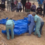 Gaza, sepolti oltre 100 corpi in una fossa comune a Khan Younis
