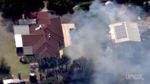Australia, boschi in fiamme nei sobborghi di Perth