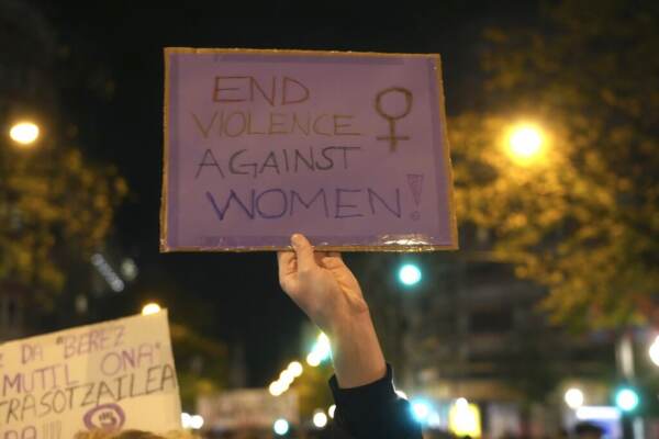Violenza donne, Ue: “Approvare direttiva, tempo sta per scadere”