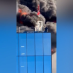 Reading, salvato uomo bloccato da fiamme in cima a edificio