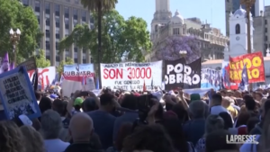 Argentina, madri di Plaza de Mayo manifestano contro Milei