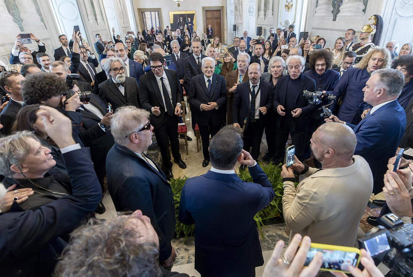 Quirinale, mini concerto in onore di Mattarella durante cerimonia fonografici