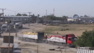 Gaza, primi camion di aiuti entrano da Rafah