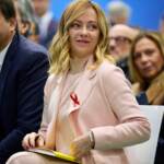 Turismo, Meloni: “Uno dei motori trainanti d’Italia, errore snobbarlo”