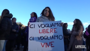 25 novembre, un fiume di donne riempie il Circo Massimo a Roma