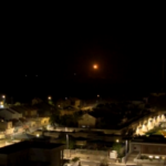 Secondo giorno tregua Israele-Hamas, bagliori nel cielo di Gaza