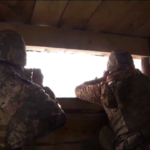 Ucraina, soldati di Kiev sorvegliano il confine con la Russia