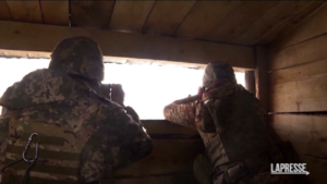 Ucraina, soldati di Kiev sorvegliano il confine con la Russia