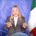 Crozza Meloni “Ho annientato Renzi, invece mi rompono perché mio cognato ha fermato un treno”