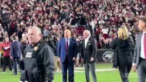 Usa, qualche applauso e molti fischi per Trump a partita di football universitario