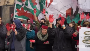 Barcellona, dimostranti pro-Palestina al meeting per il Mediterraneo