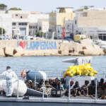 Migranti, 7 sbarchi nella notte a Lampedusa