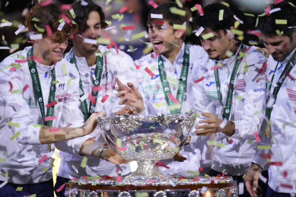 Tennis, Coppa Davis: Italia fa festa dopo 47 anni, Arnaldi e Sinner stendono Australia