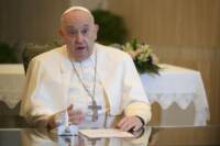 L'Angelus della Domenica di Papa Francesco in collegamento dalla cappella di Casa Santa Marta