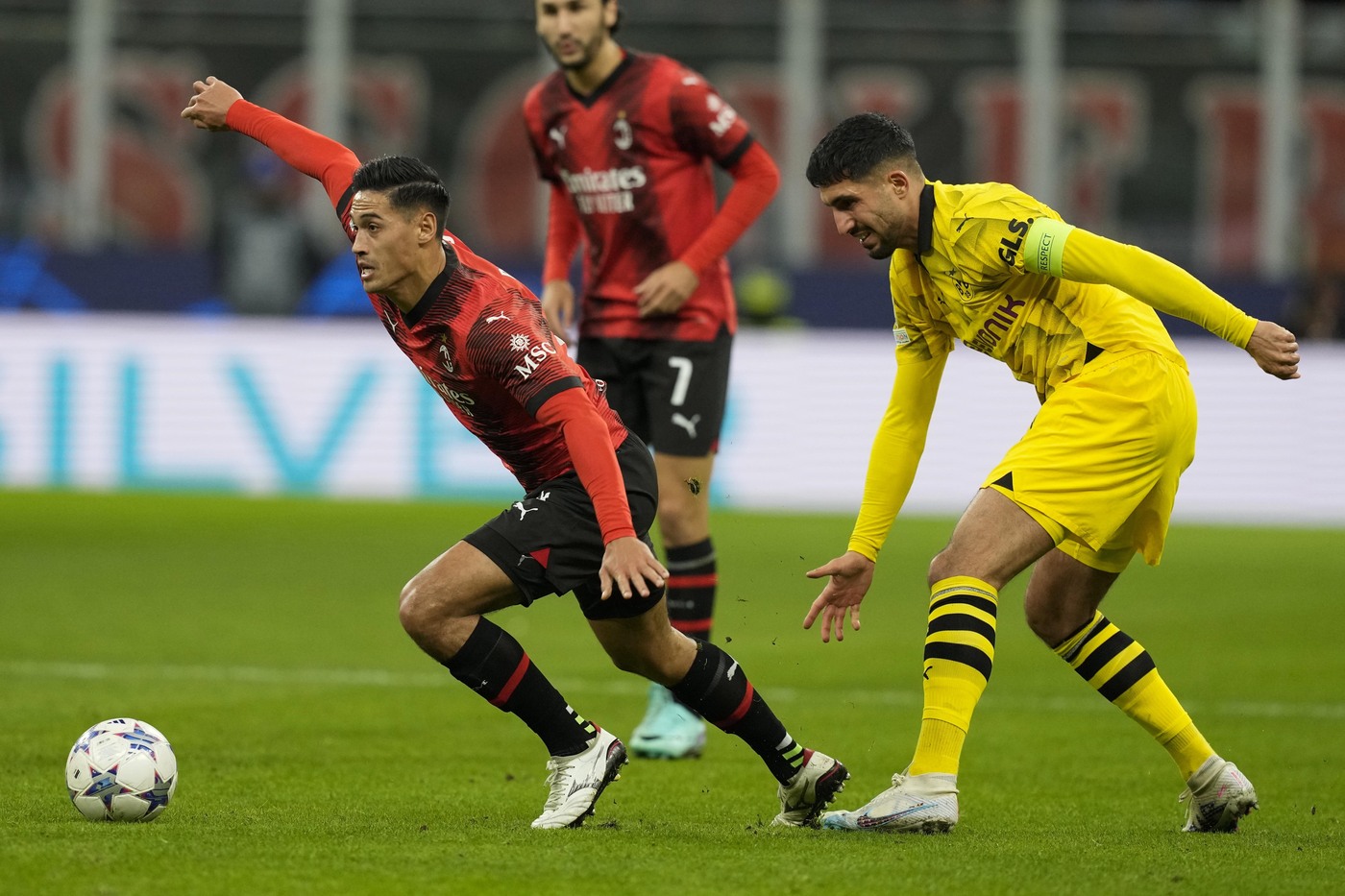 Milan-Borussia Dortmund 1-3, qualificazione agli ottavi di Champions appesa a un filo Milan-Borussia Dortmund 1-3, qualificazione agli ottavi di Champions appesa a un filo
