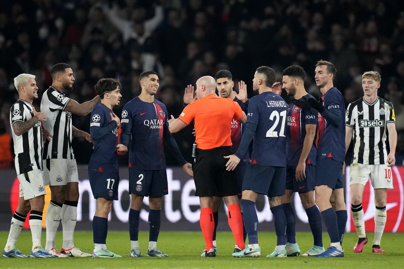 Uefa rimuove il Var Kwiatkowski dopo rigore concesso a Psg