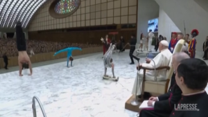 Vaticano, circensi si esibiscono davanti al Papa in aula Paolo VI