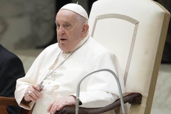 Vaticano, il Papa all’udienza generale: “Non sto ancora bene”