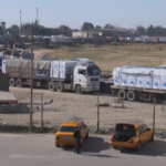 Gaza, camion di aiuti nella Striscia dopo il prolungamento della tregua