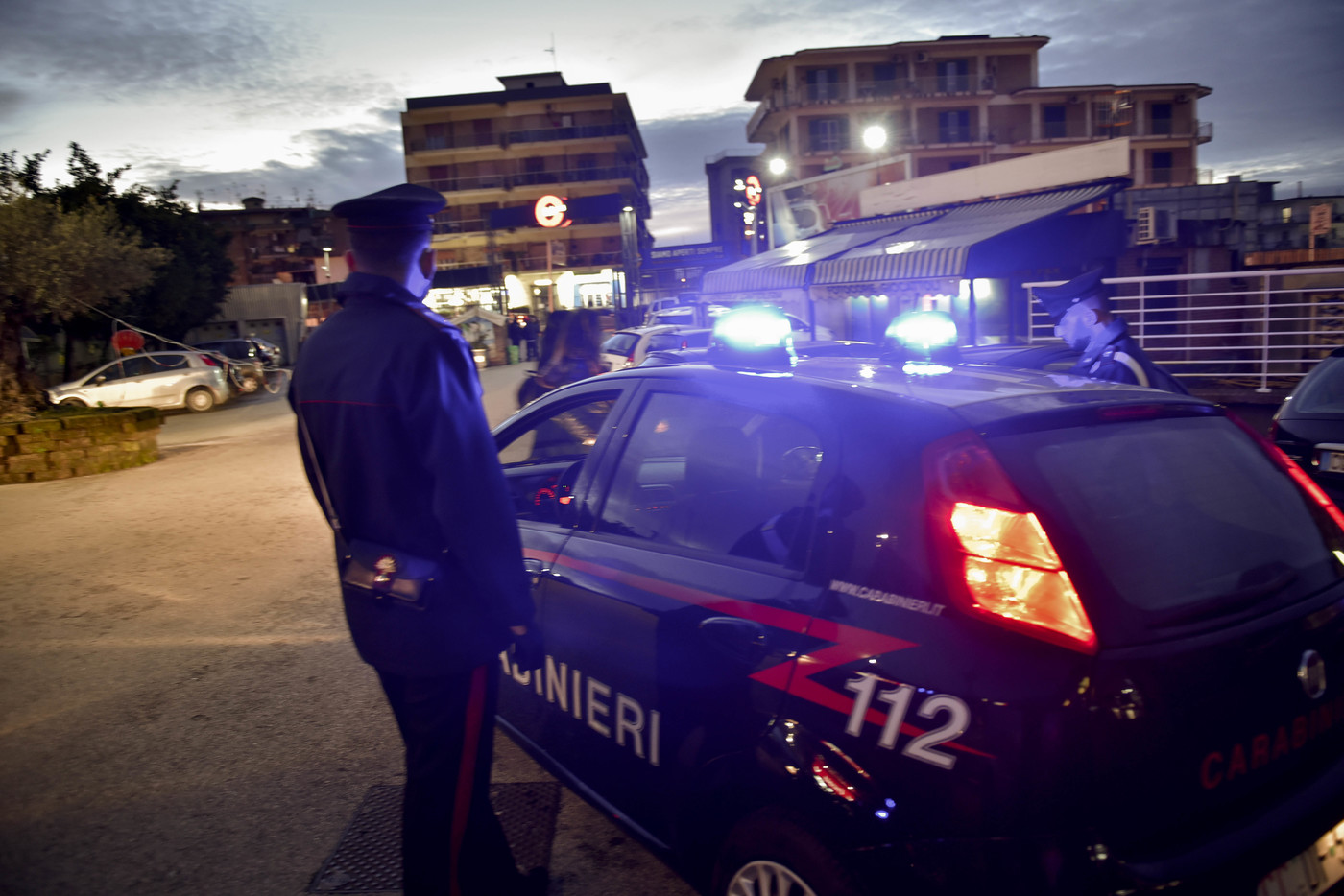 Napoli, 33enne ucciso a colpi di pistola: indagini in corso
