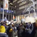 Protesta pro-Palestina a New York vicino all’albero di Natale