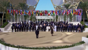 Cop28, a Dubai in posa i leader mondiali: tra loro Macron ed Erdogan
