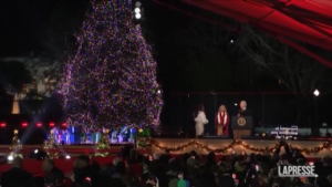 Usa, Joe e Jill Biden inaugurano l’albero di Natale della Casa Bianca