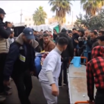 Attacchi aerei su Gaza, portati corpi all’obitorio dell’ospedale al-Aqsa