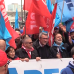 Napoli, corteo Cgil-Uil con Landini in testa