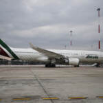 Alitalia, avviata procedura di licenziamento per 2.668 lavoratori