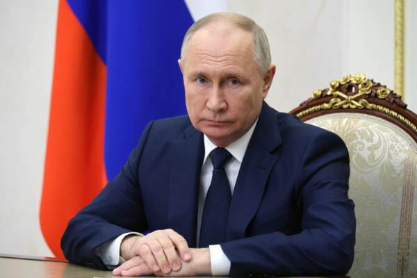 Russia, Putin approva legge per l’ingresso di 170mila soldati nell’esercito