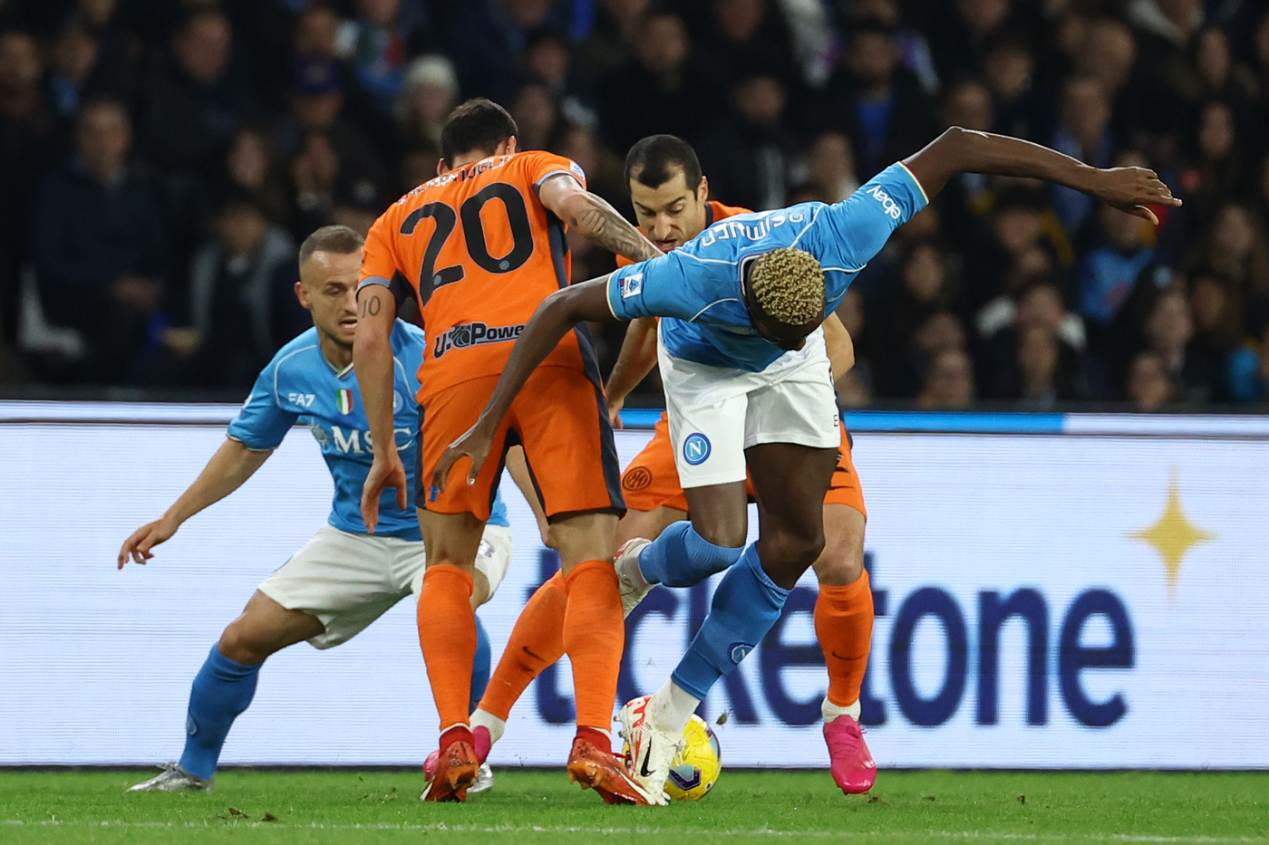 Serie A, Napoli-Inter 0-3: nerazzurri in testa alla classifica Serie A, Napoli-Inter 0-3: nerazzurri in testa alla classifica