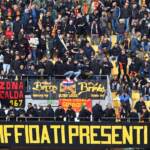 Lecce, sassaiola contro i tifosi del Bologna
