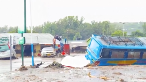 Tanzania, alluvione a Katesh: strade coperte di fango e case distrutte