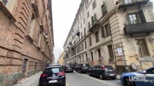 Torino, trovato cadavere in cantina: la scientifica sul posto