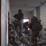 Gaza, incursioni a terra e raid aerei: il video dell’attacco israeliano nel sud della Striscia