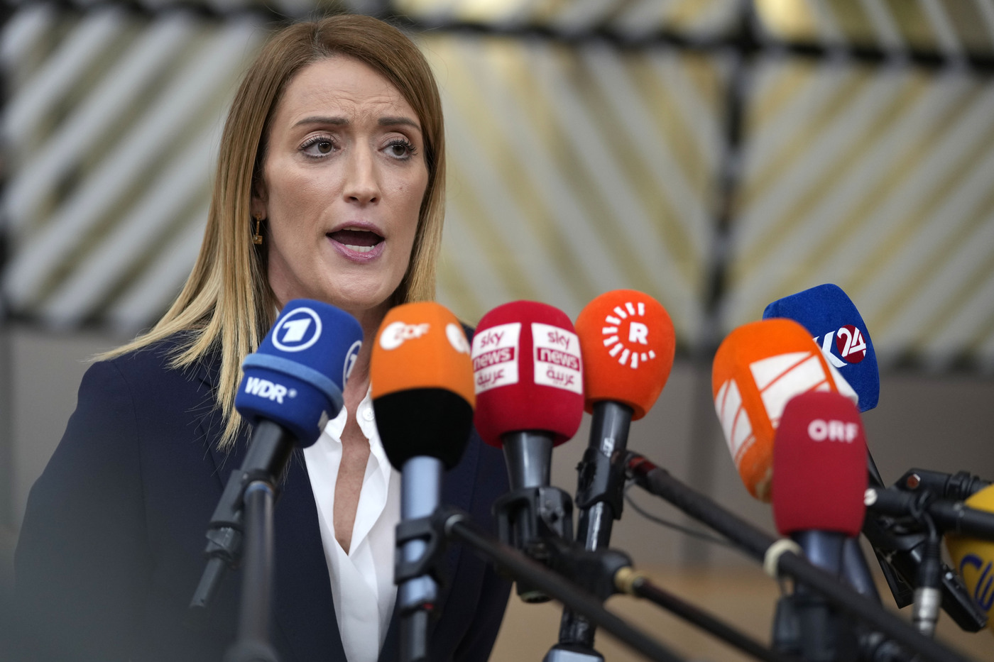 Migranti, Metsola: “Accordo in Ue entro fine legislatura”