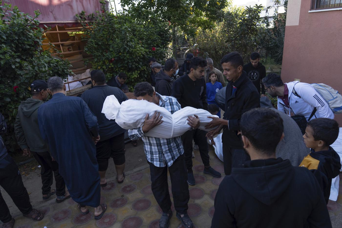 Medioriente, Onu: “A Gaza situazione apocalittica”. Almeno 15mila morti nella Striscia