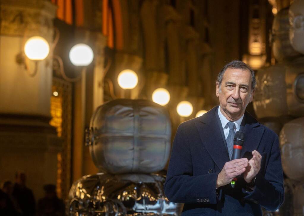 Galleria foto 'Natale, Milano accende l’albero di Gucci' - foto 5