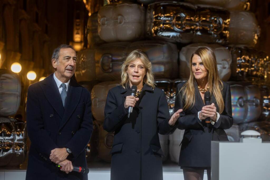 Galleria foto 'Natale, Milano accende l’albero di Gucci' - foto 9