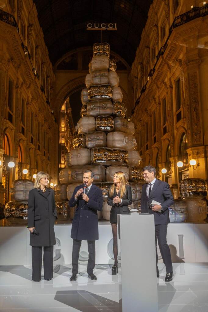 Galleria foto 'Natale, Milano accende l’albero di Gucci' - foto 7