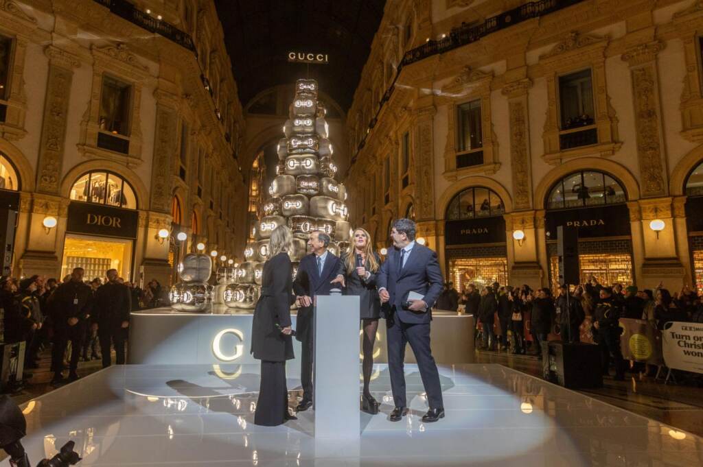 Galleria foto 'Natale, Milano accende l’albero di Gucci' - foto 8
