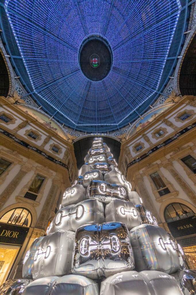 Galleria foto 'Natale, Milano accende l’albero di Gucci' - foto 22