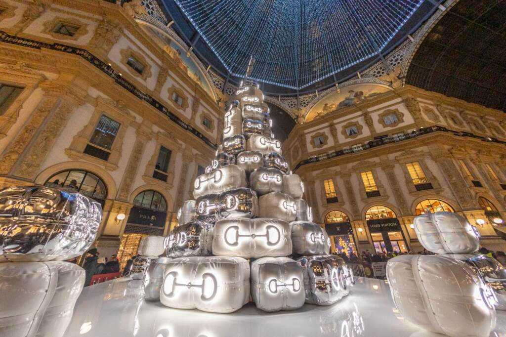 Galleria foto 'Natale, Milano accende l’albero di Gucci' - foto 20
