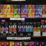 Sigarette elettroniche, Francia contro le usa e getta: primo sì a divieto puff