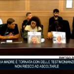 Hamas, la figlia di un ostaggio: “Non sopporto racconti abusi di mia madre ritornata”